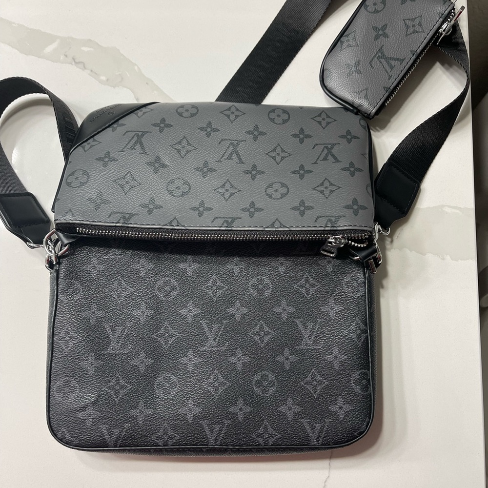 Louis Vuitton Black Messenger Bag with Monogram Design - Picture 2 of 7